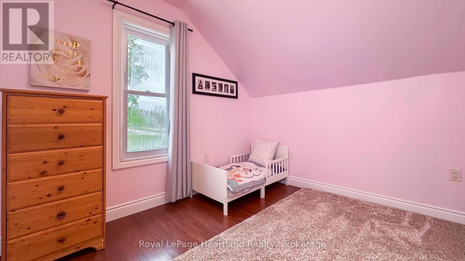 178 WELLINGTON STREET Image 37