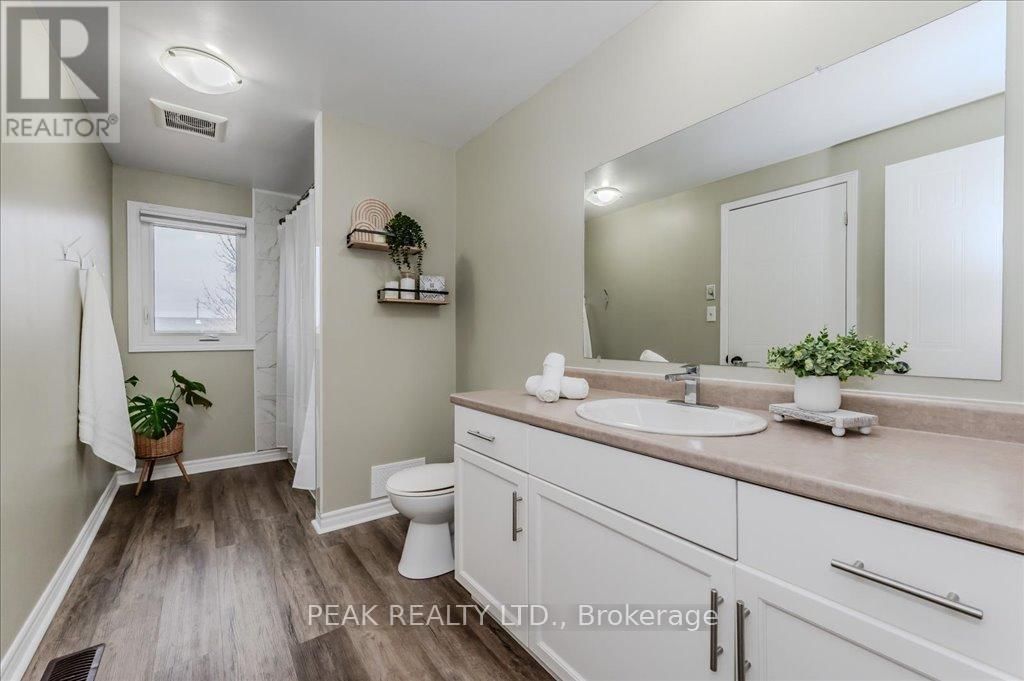837 EDGAR STREET WEST Image 24