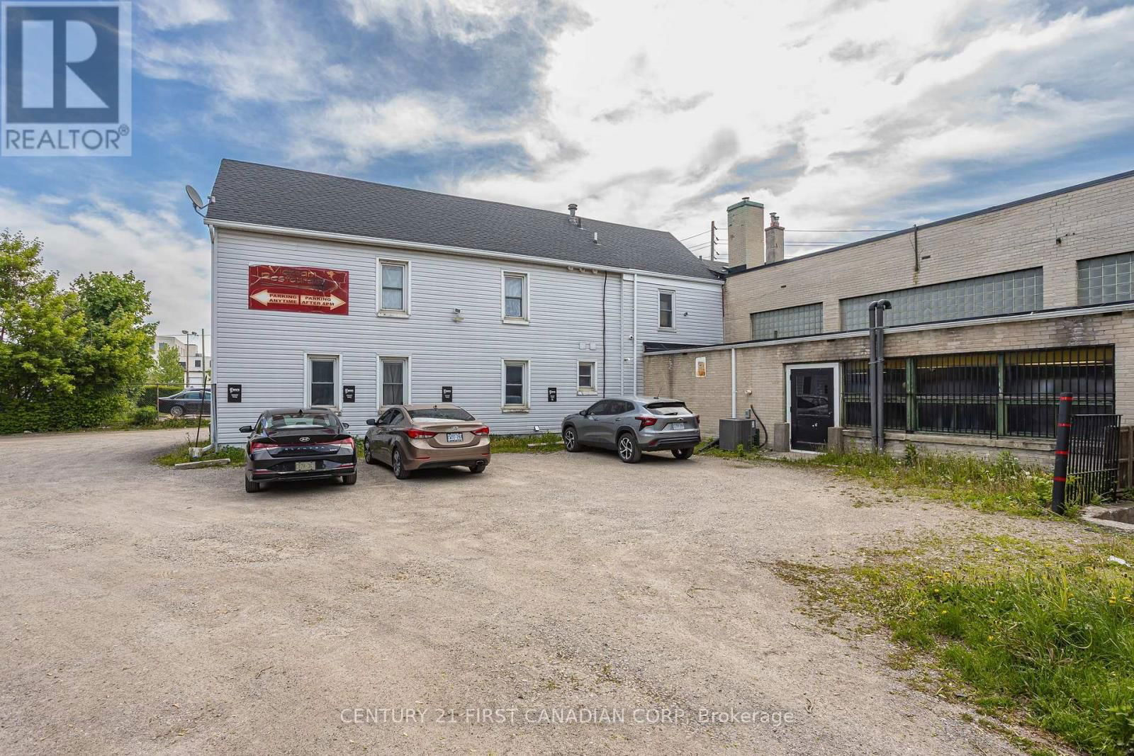1068 DUNDAS STREET Image 11