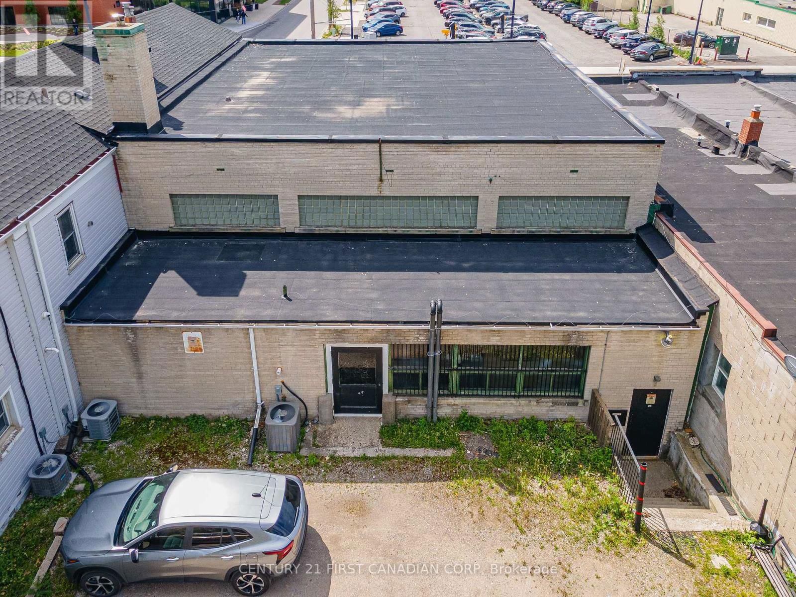 1068 DUNDAS STREET Image 12