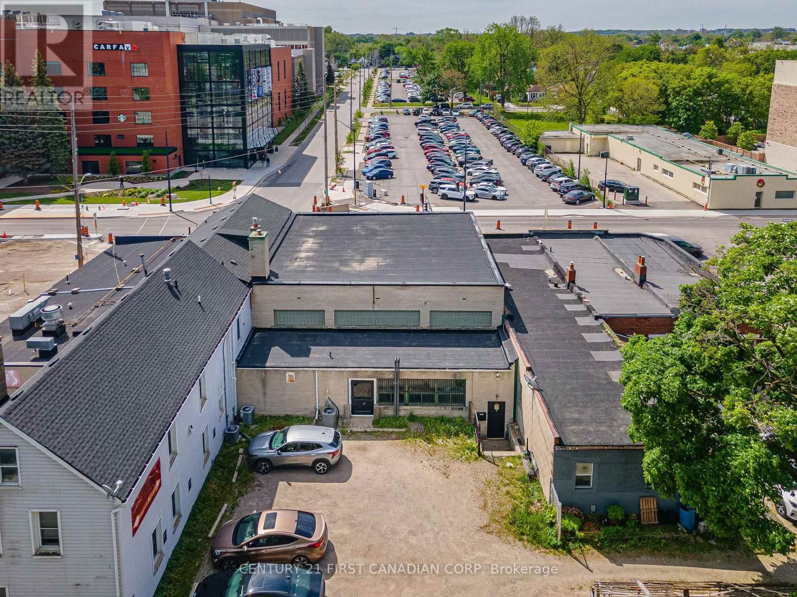 1068 DUNDAS STREET Image 13