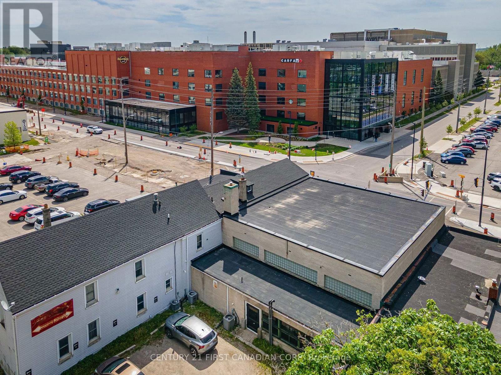 1068 DUNDAS STREET Image 14