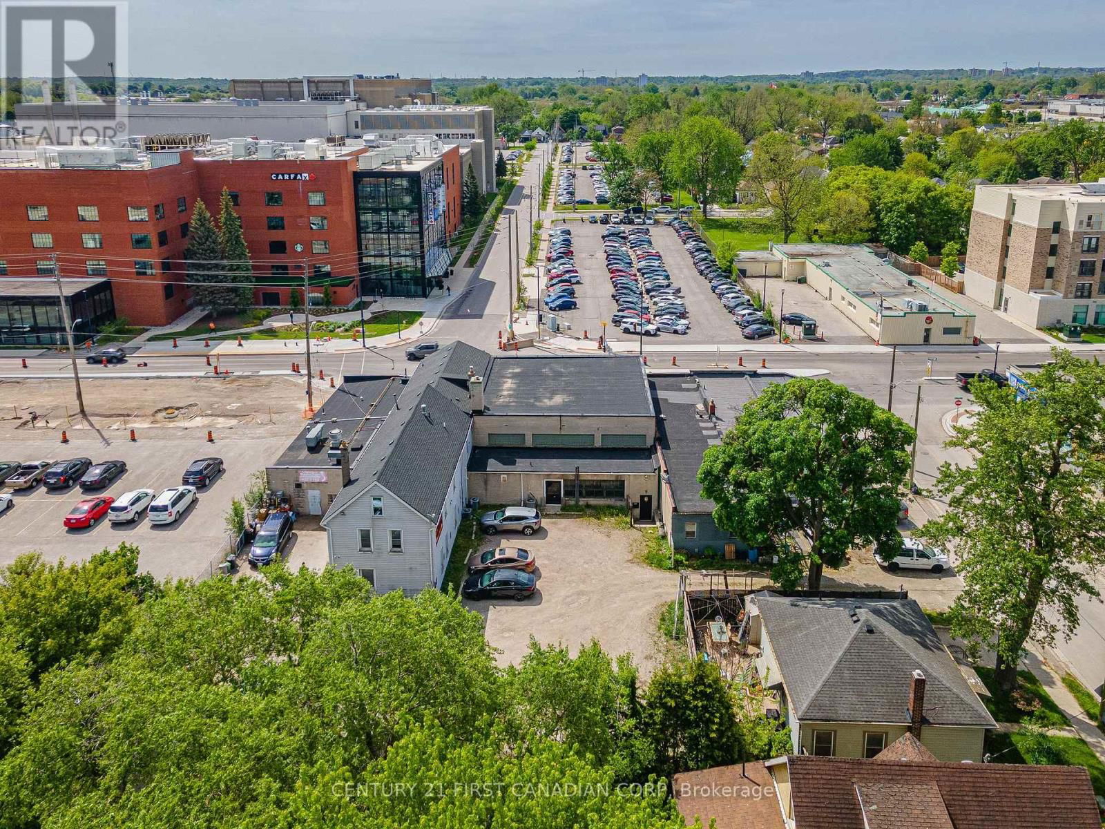 1068 DUNDAS STREET Image 15