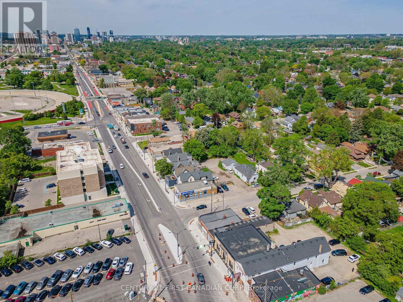 1068 DUNDAS STREET Image 23