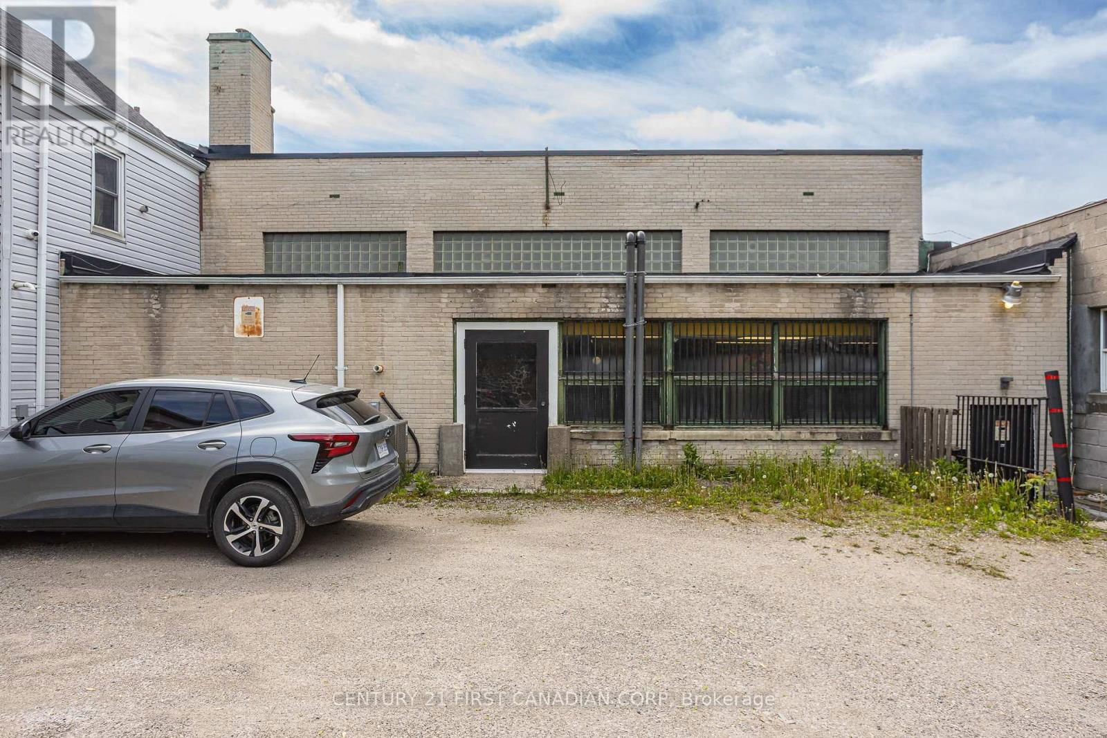 1068 DUNDAS STREET Image 9