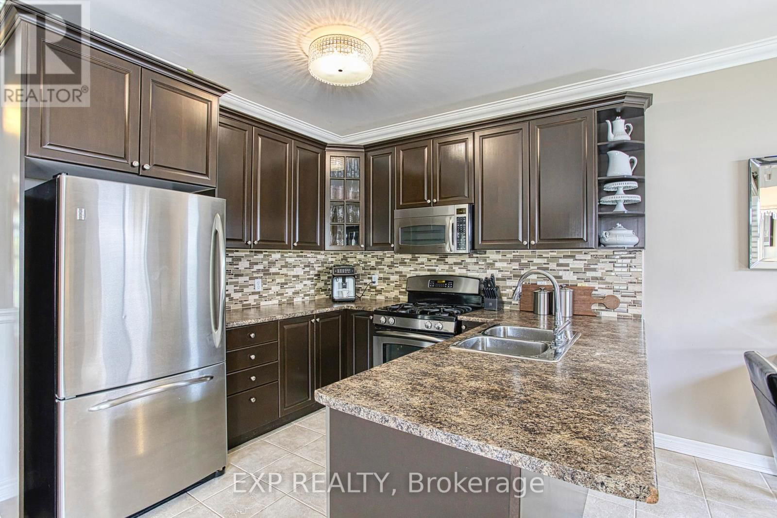 6 GREENSTEM CRESCENT Image 18
