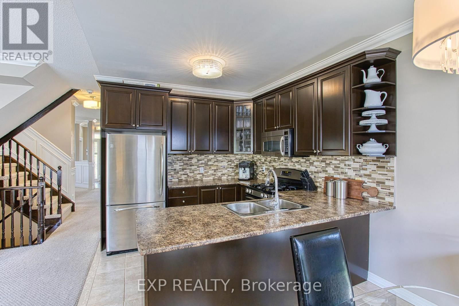 6 GREENSTEM CRESCENT Image 20