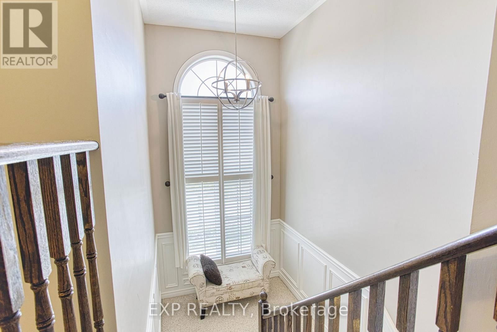 6 GREENSTEM CRESCENT Image 22