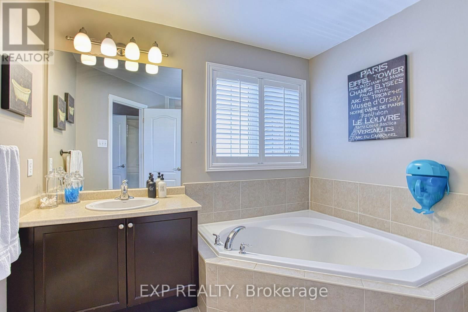 6 GREENSTEM CRESCENT Image 32