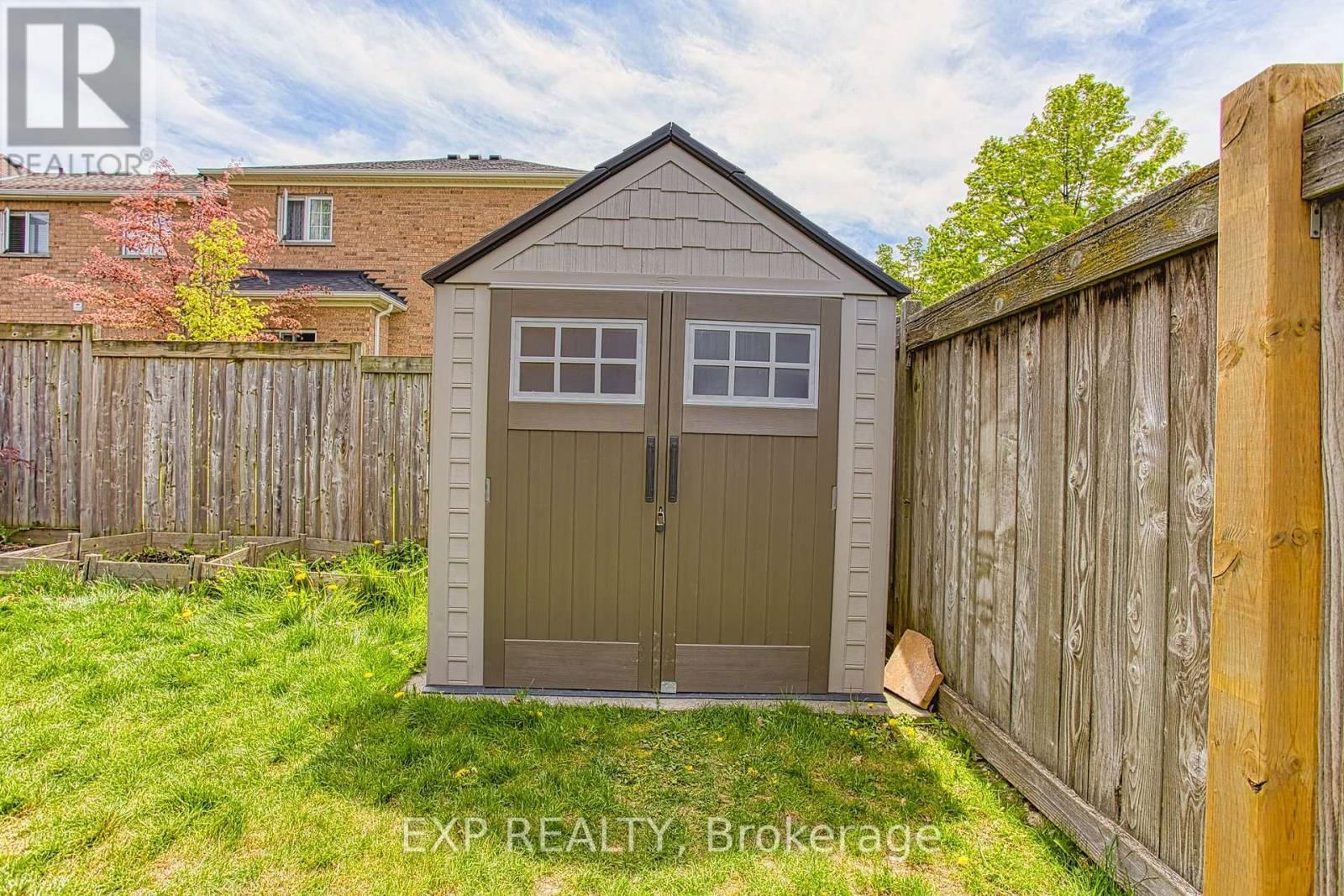 6 GREENSTEM CRESCENT Image 35