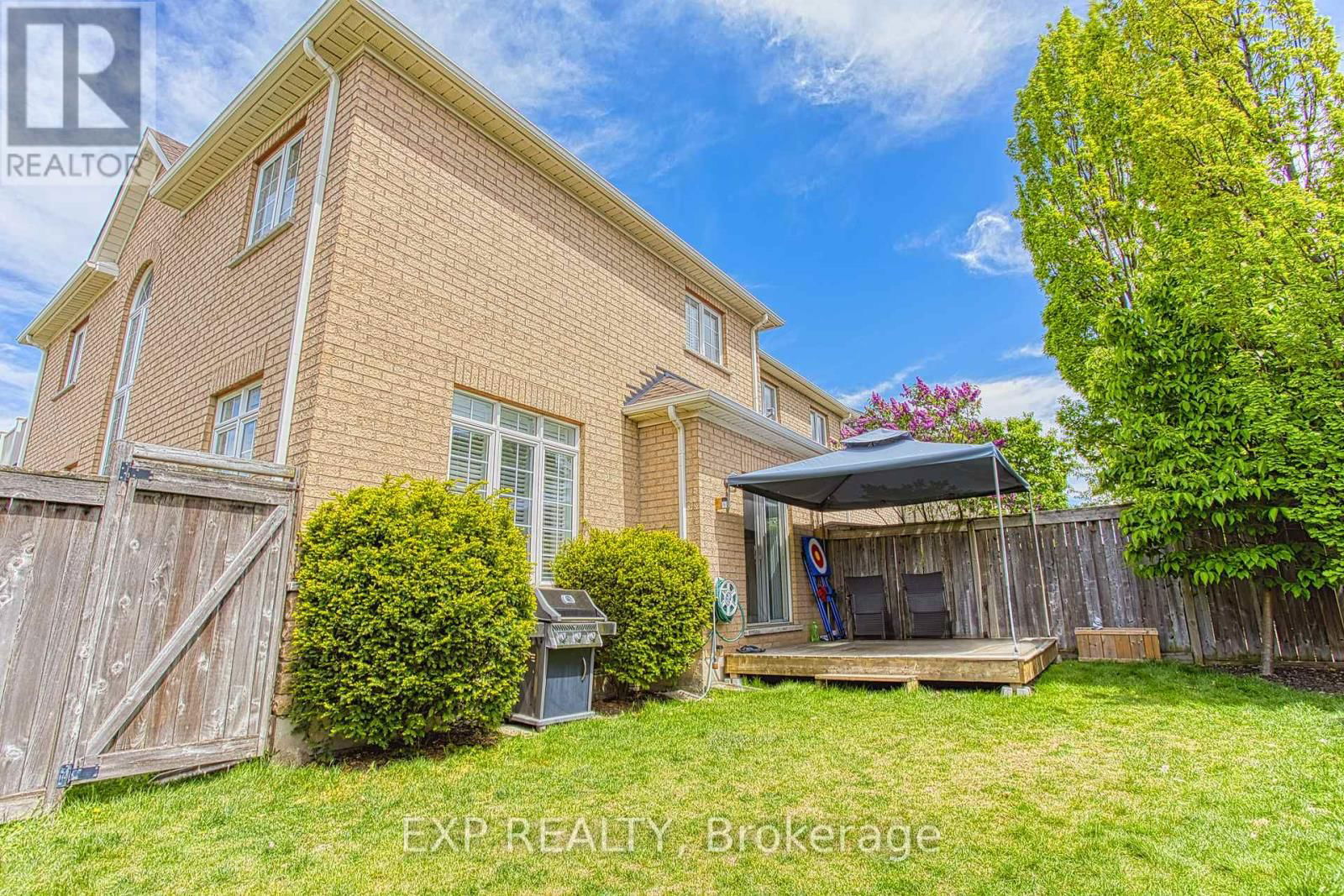 6 GREENSTEM CRESCENT Image 36