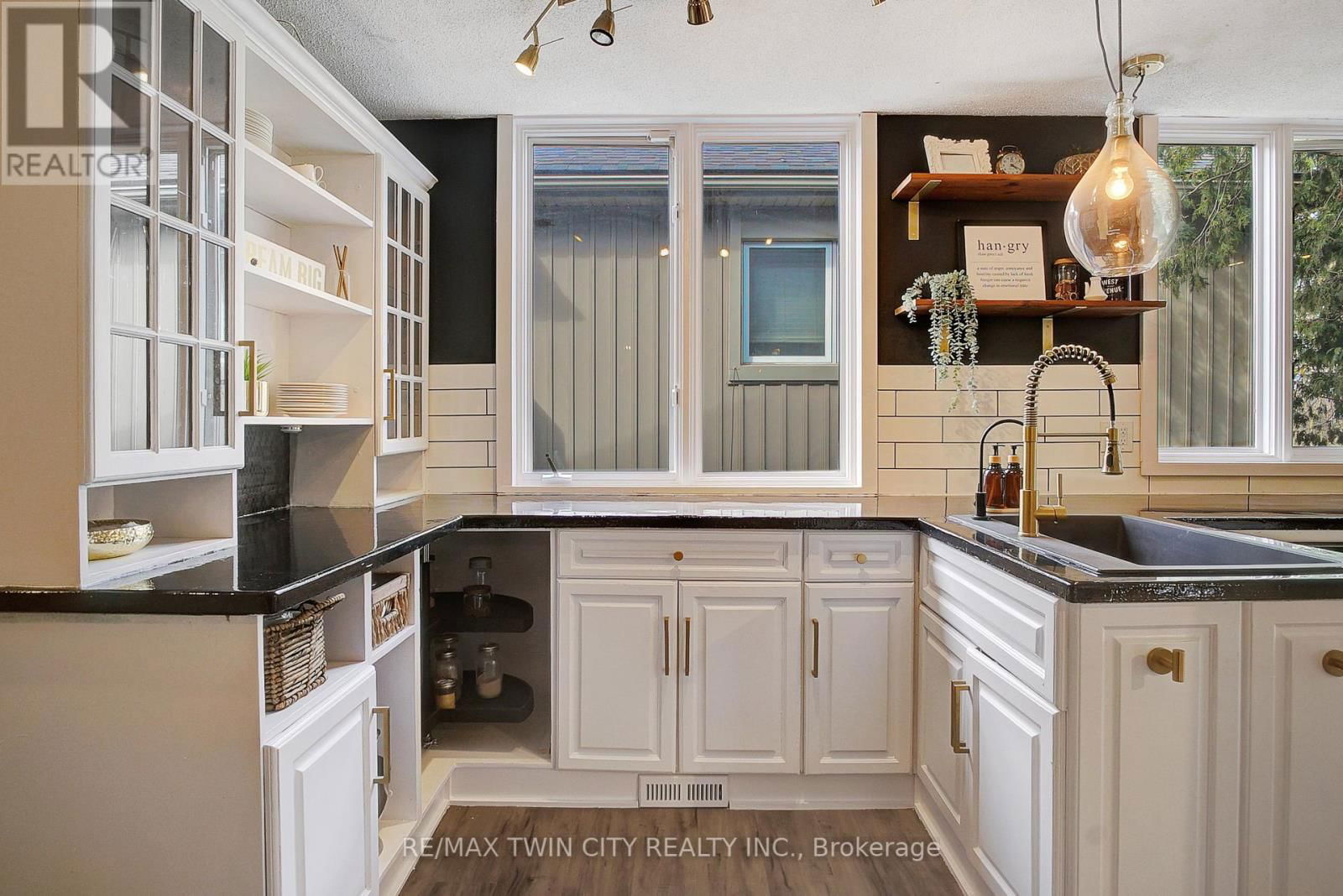 108 BLENHEIM ROAD Image 10