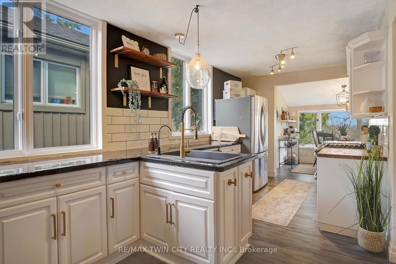 108 BLENHEIM ROAD Image 11