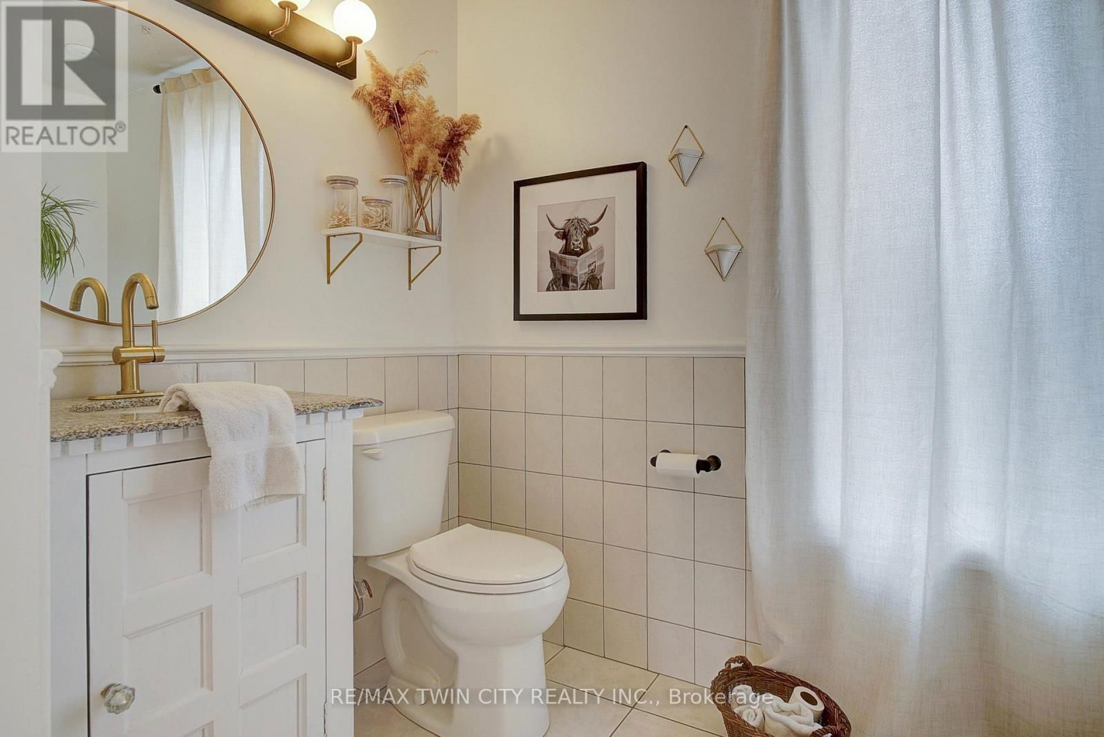 108 BLENHEIM ROAD Image 17