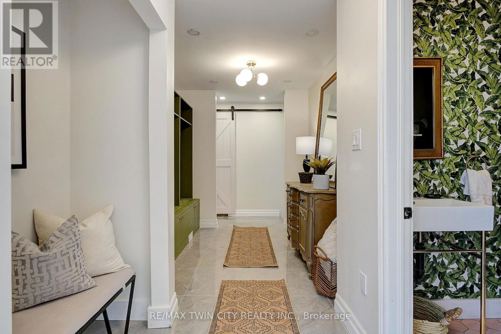 108 BLENHEIM ROAD Image 22