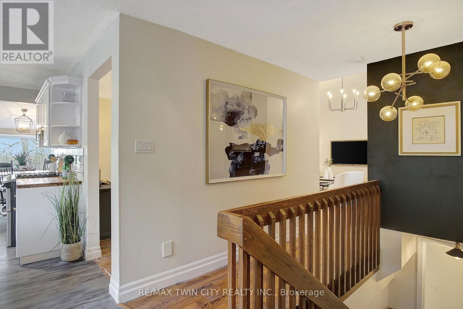108 BLENHEIM ROAD Image 25