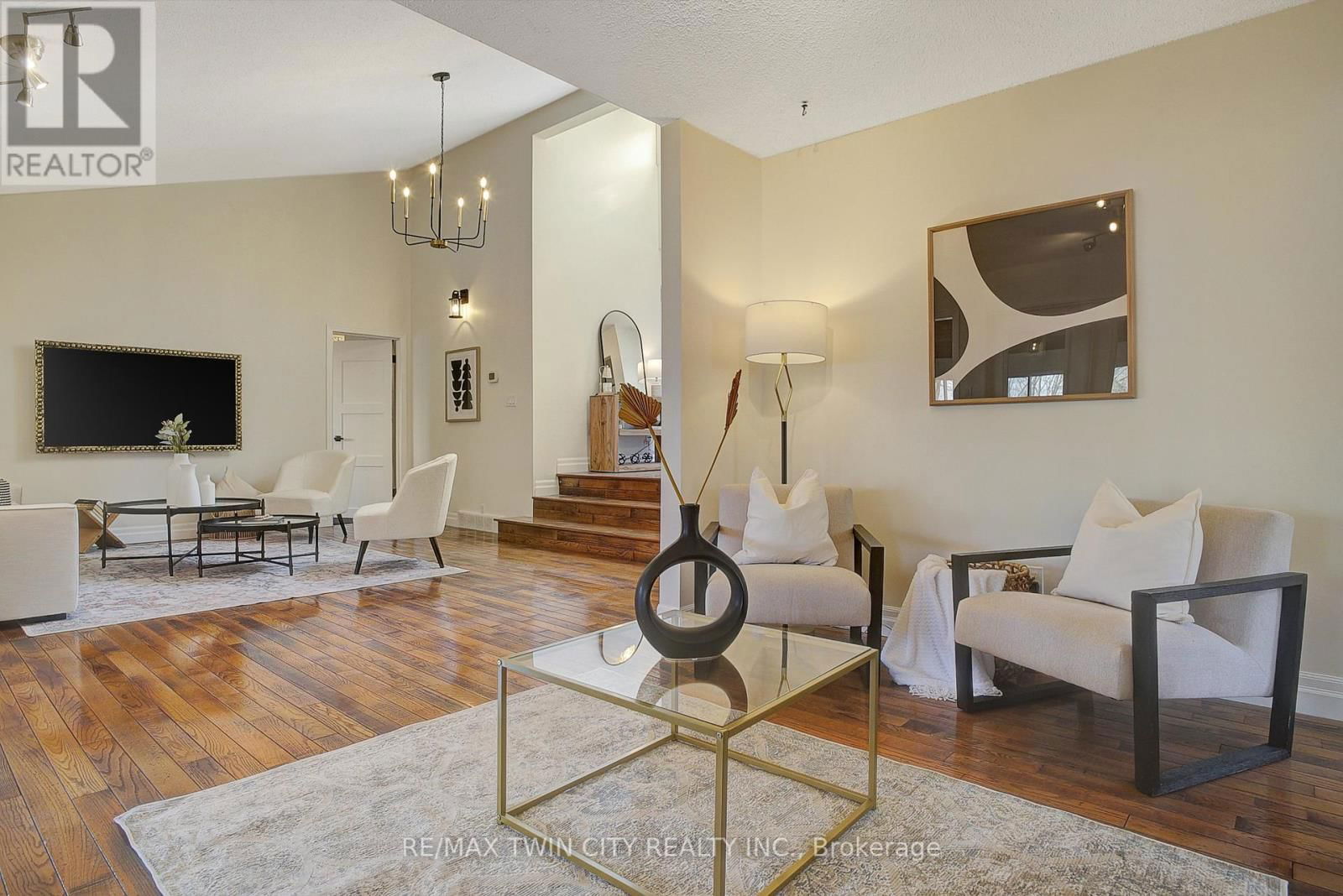 108 BLENHEIM ROAD Image 3