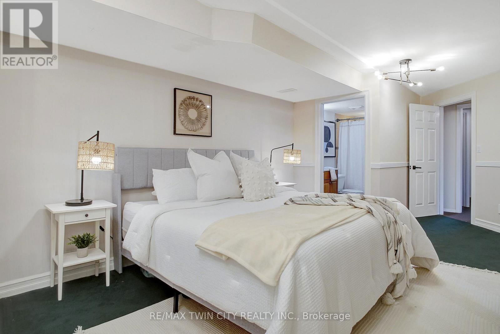 108 BLENHEIM ROAD Image 30