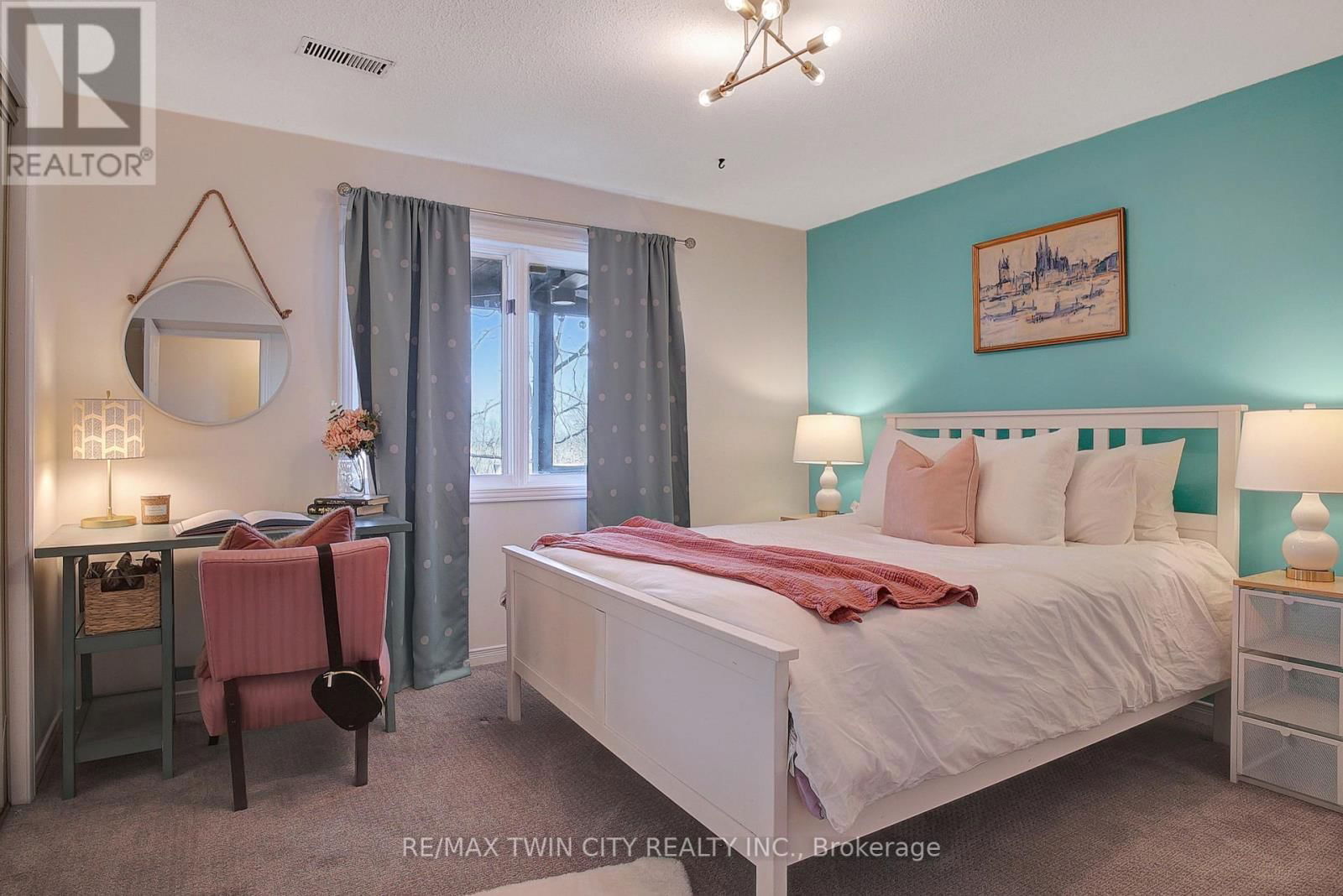 108 BLENHEIM ROAD Image 32