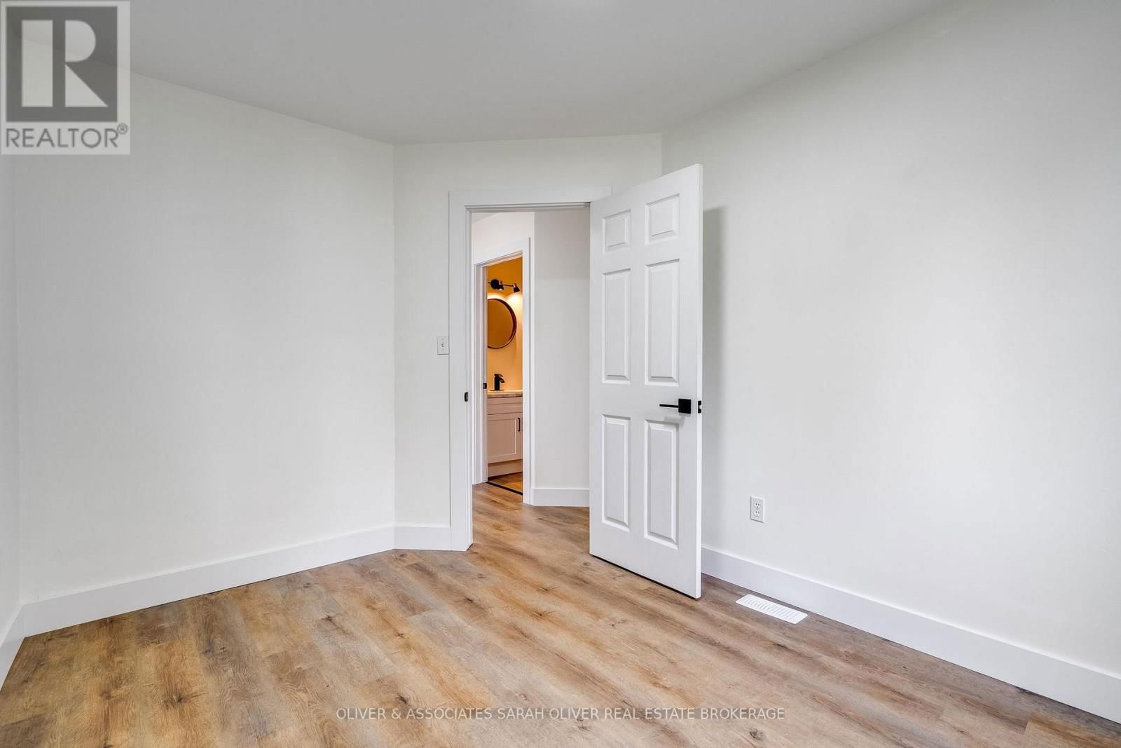 271 COTTERIE PARK Image 18