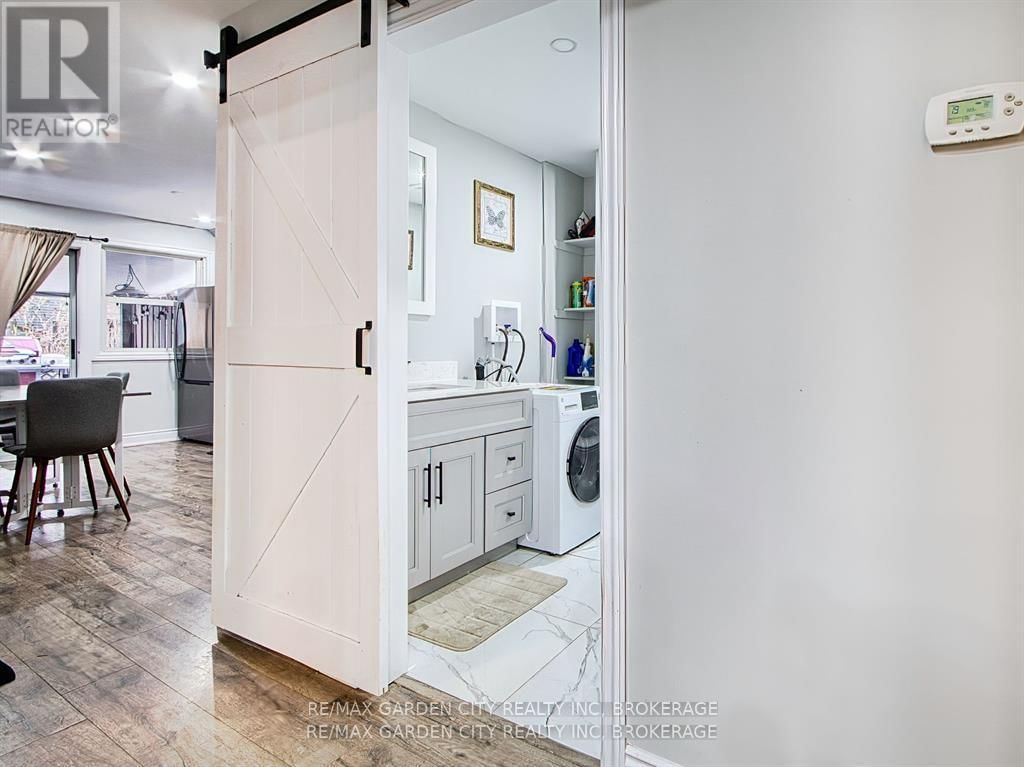 68 CARLTON STREET Image 10