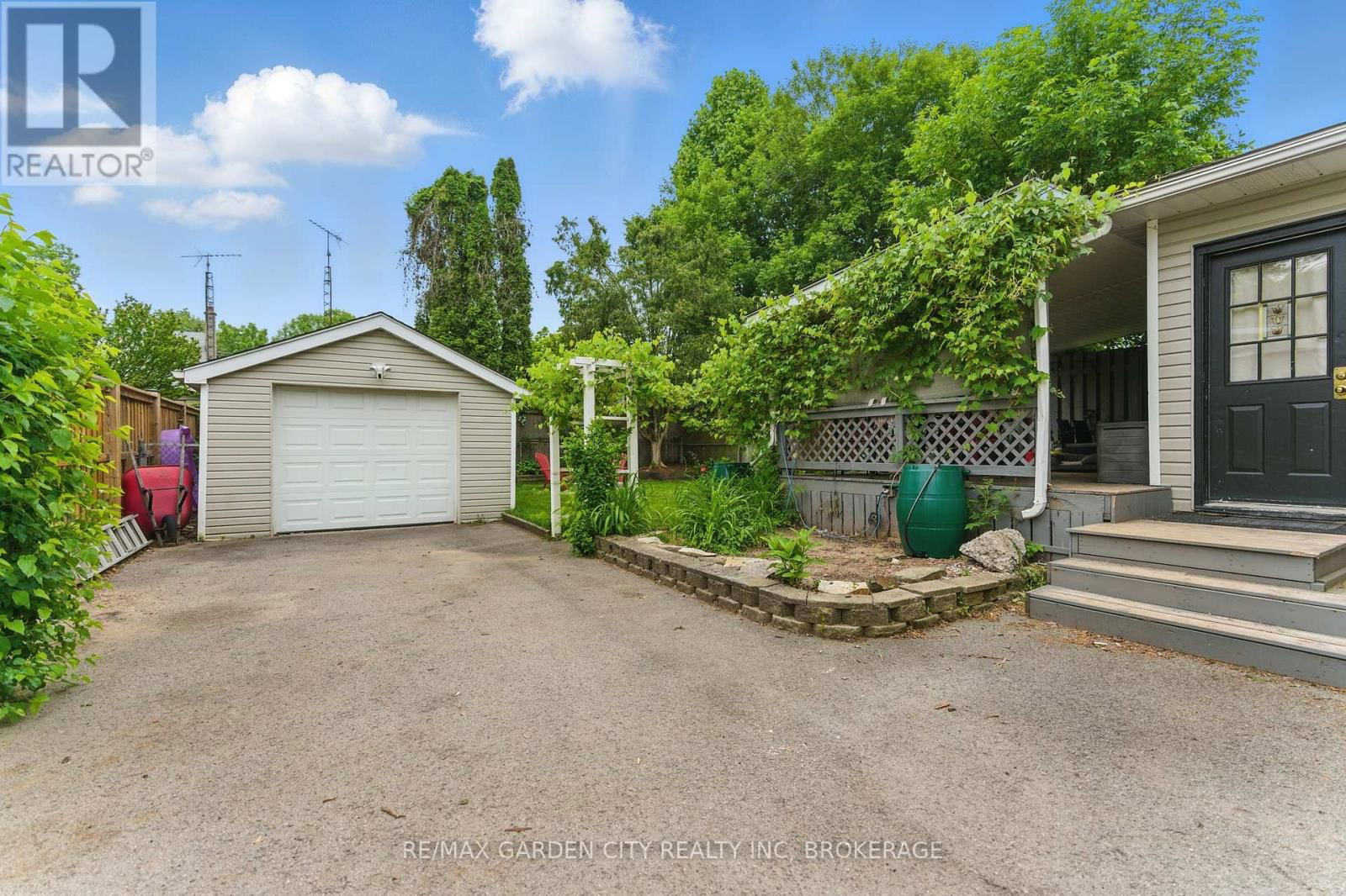 68 CARLTON STREET Image 25