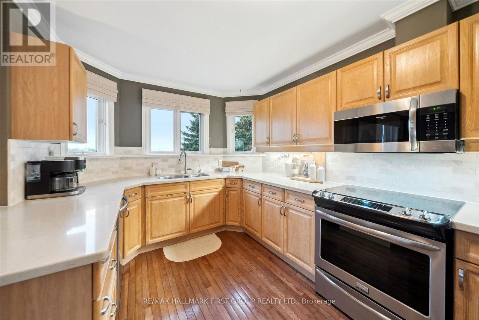 10 SUNRISE COURT Image 11