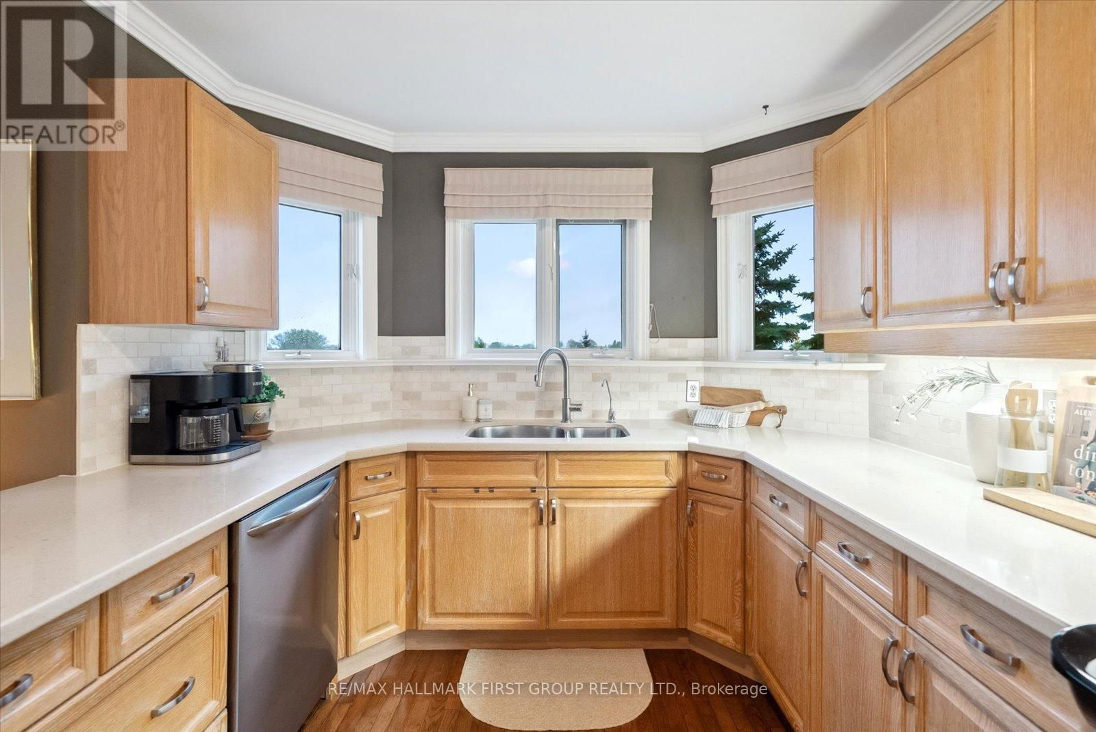 10 SUNRISE COURT Image 12