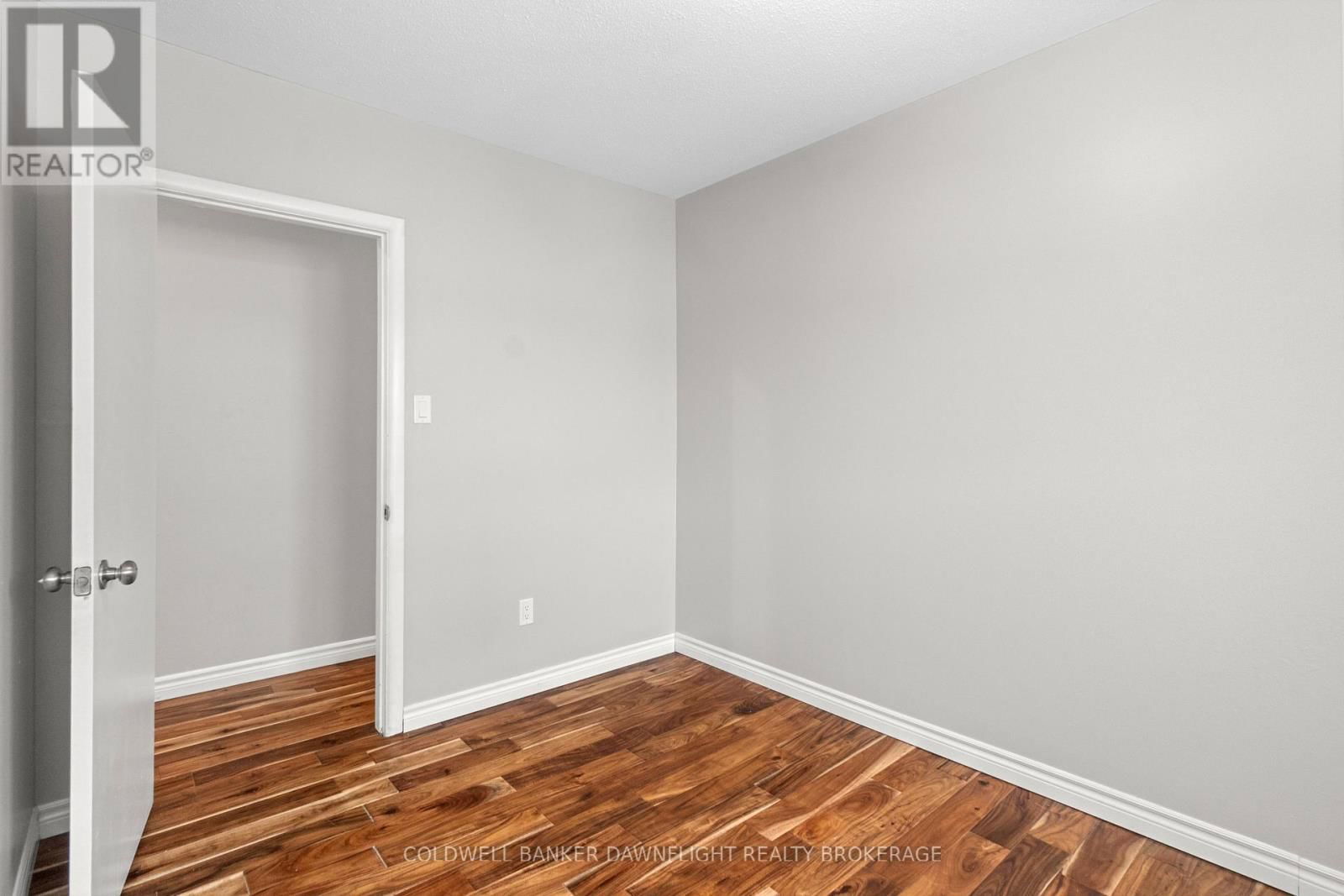 115 PICTON STREET EAST Image 11