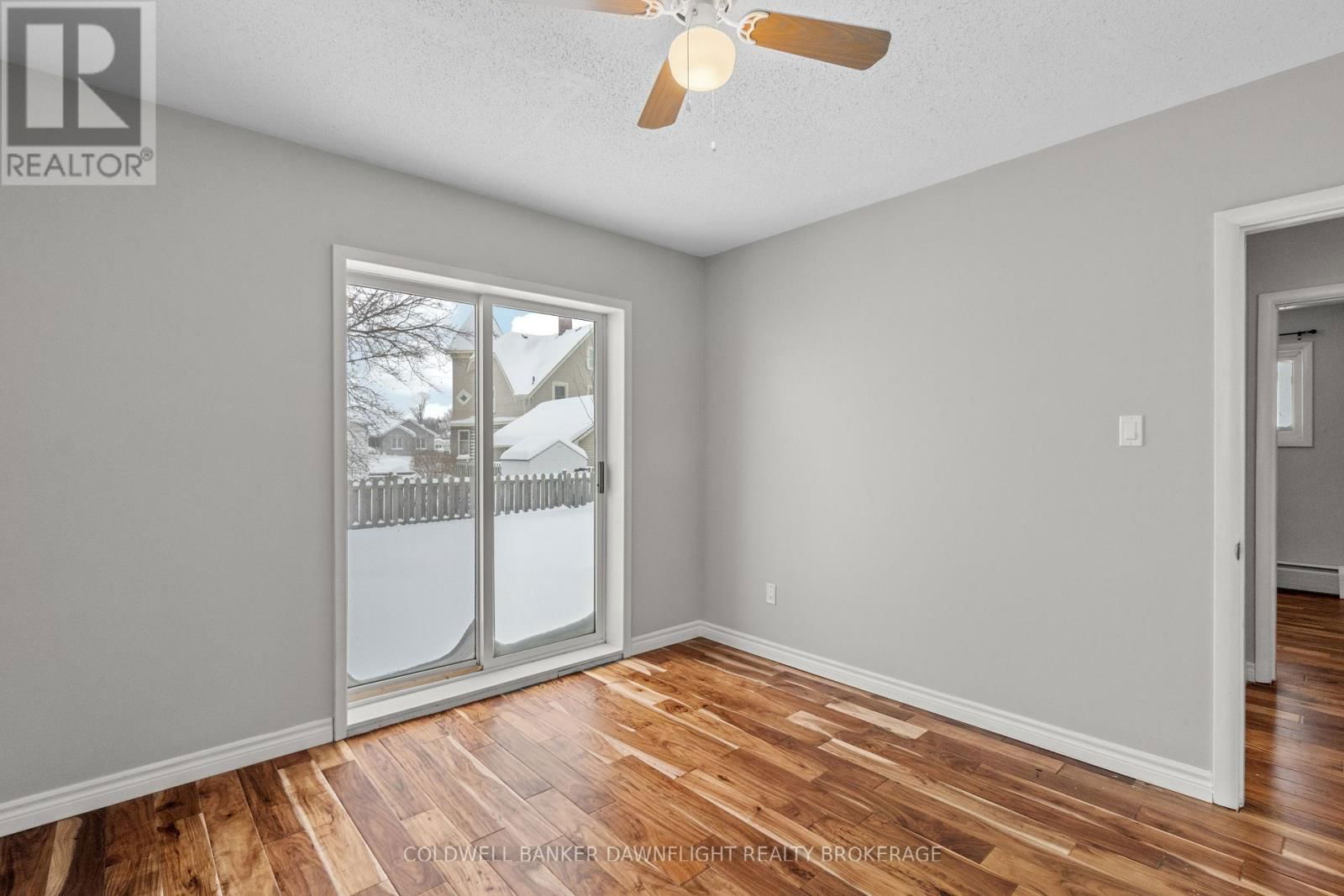 115 PICTON STREET EAST Image 17