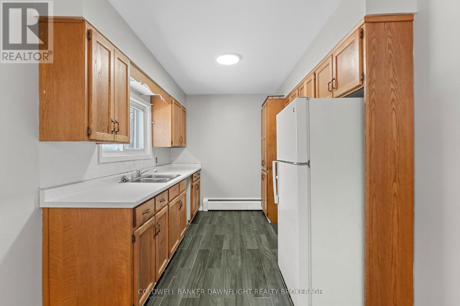 115 PICTON STREET EAST Image 20