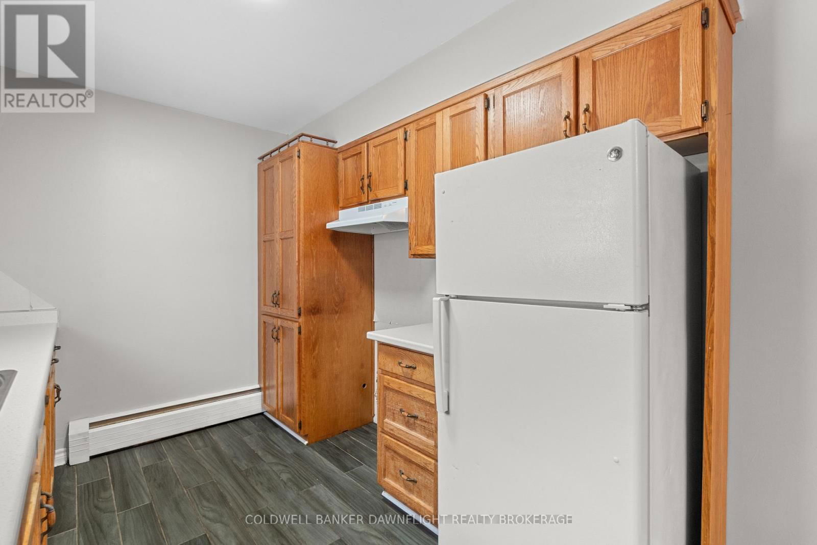 115 PICTON STREET EAST Image 22