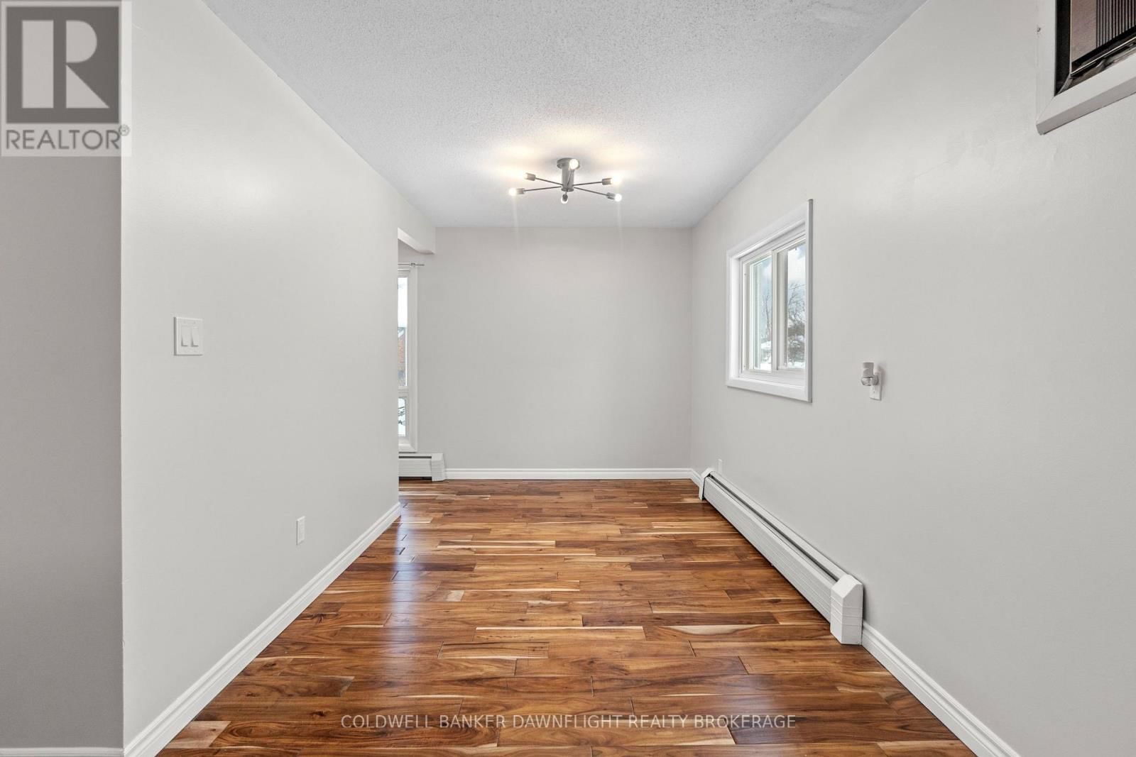 115 PICTON STREET EAST Image 23