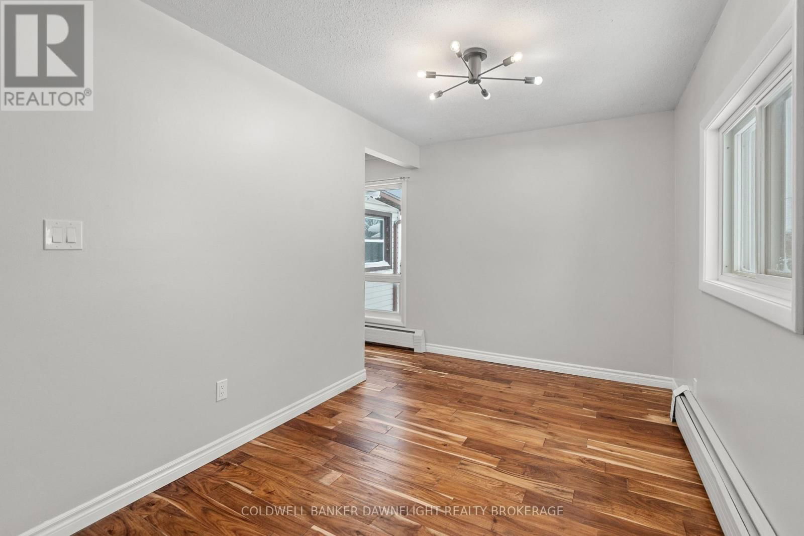 115 PICTON STREET EAST Image 24