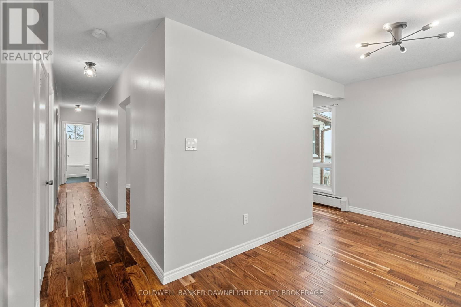 115 PICTON STREET EAST Image 25