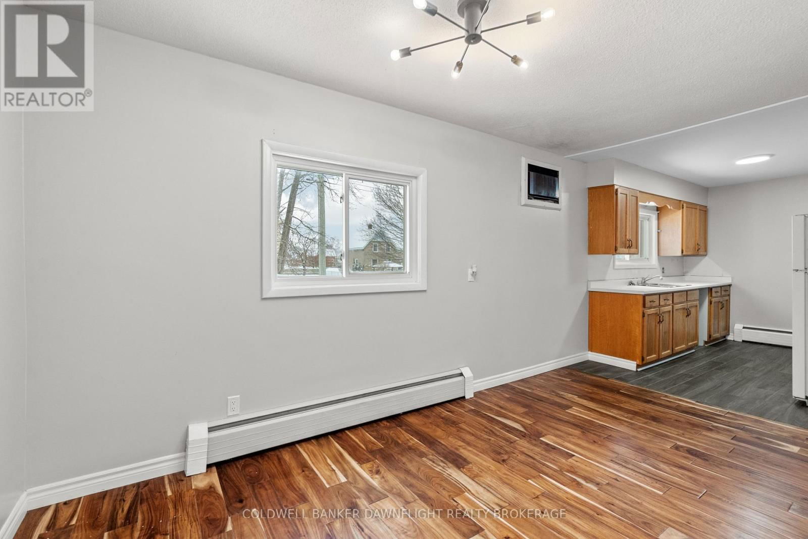 115 PICTON STREET EAST Image 26