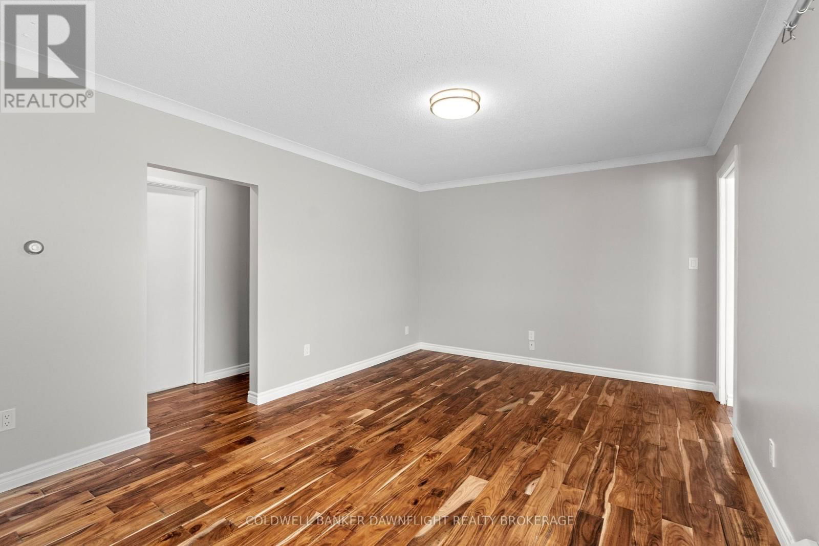 115 PICTON STREET EAST Image 27