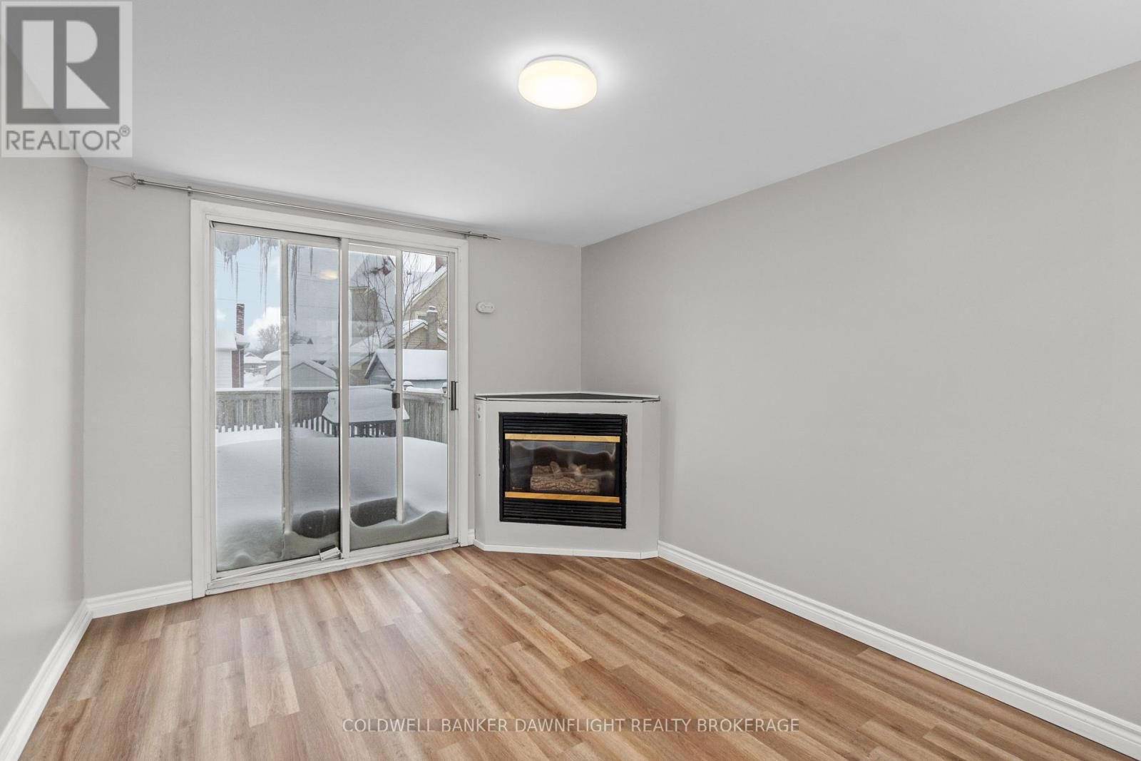 115 PICTON STREET EAST Image 31