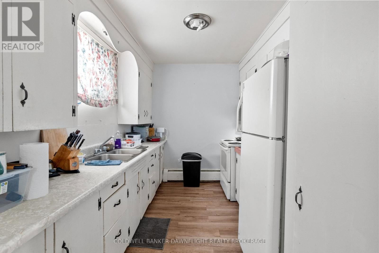 115 PICTON STREET EAST Image 32