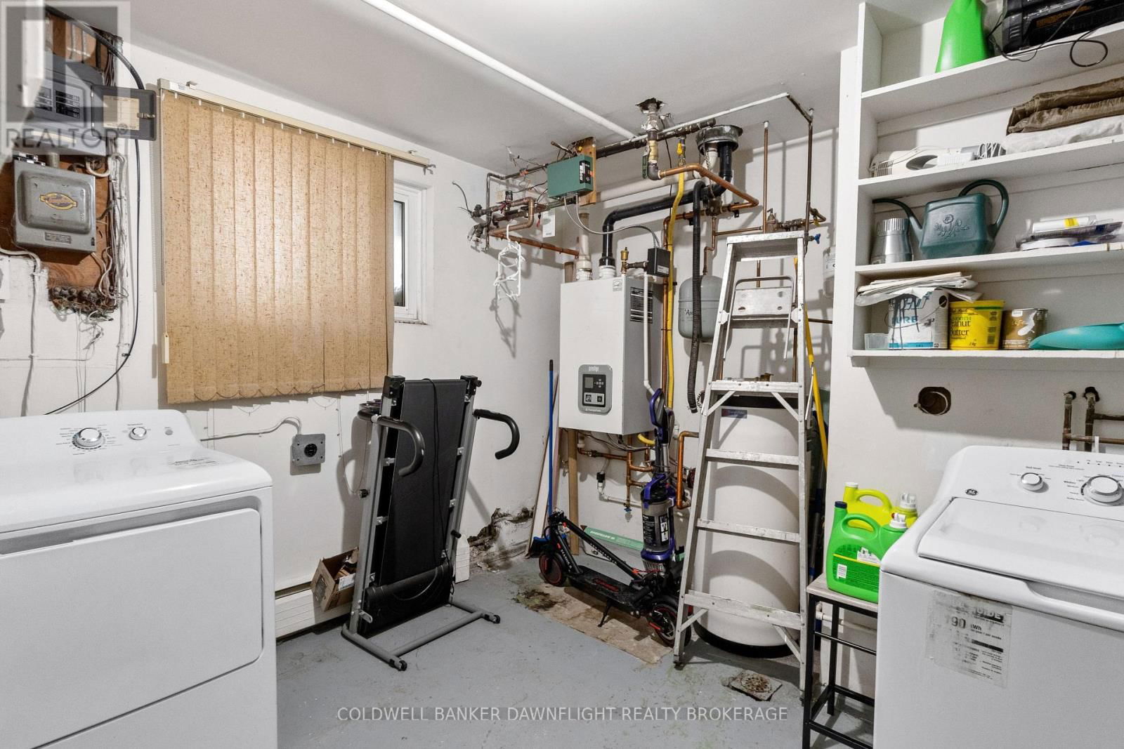 115 PICTON STREET EAST Image 33