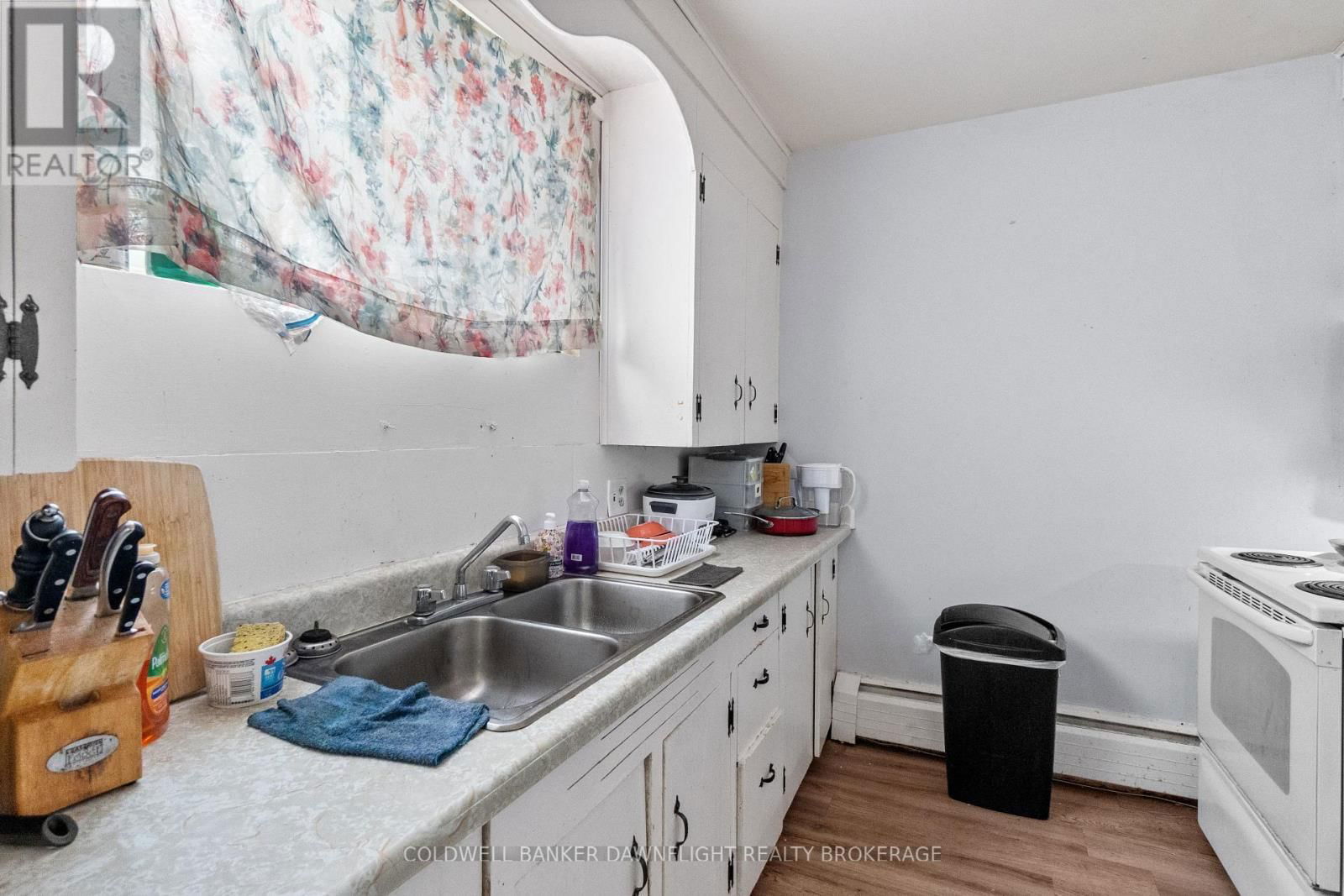 115 PICTON STREET EAST Image 34