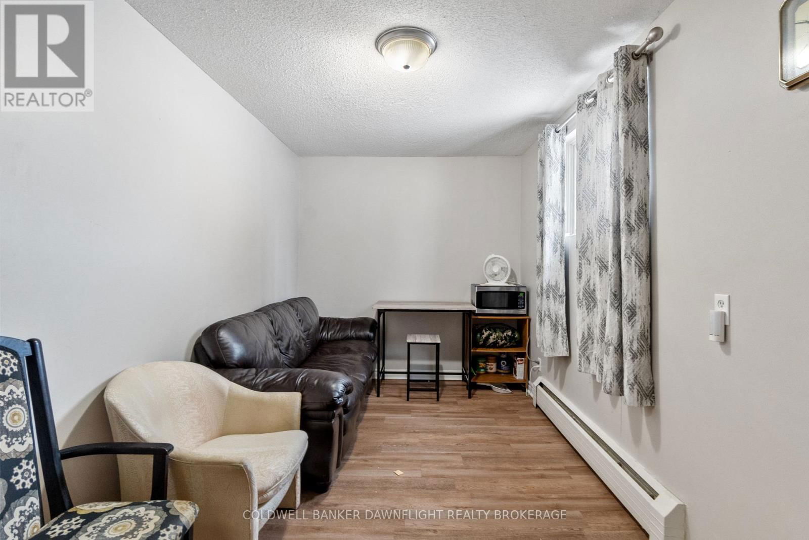 115 PICTON STREET EAST Image 36