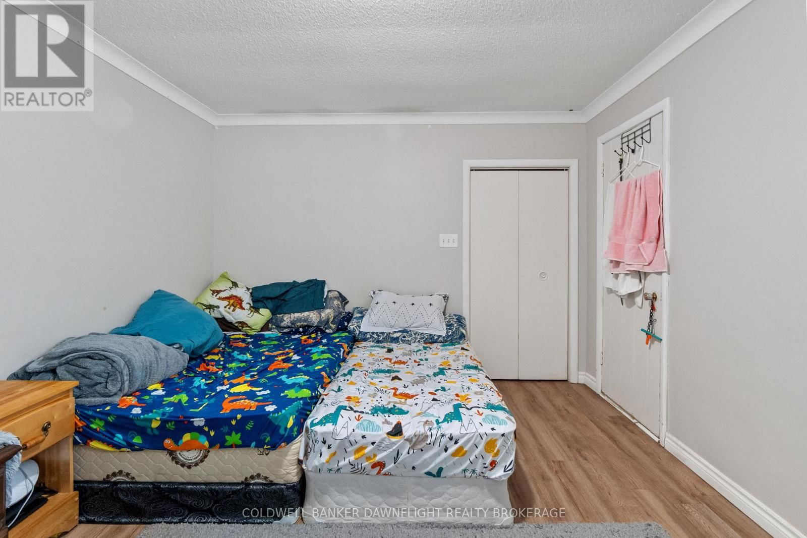 115 PICTON STREET EAST Image 38