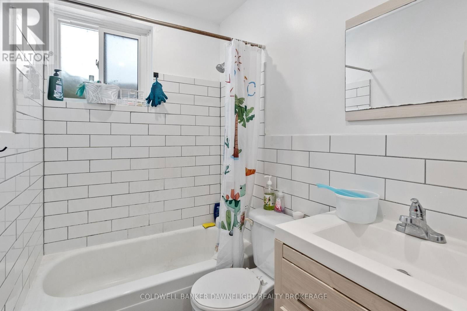 115 PICTON STREET EAST Image 41