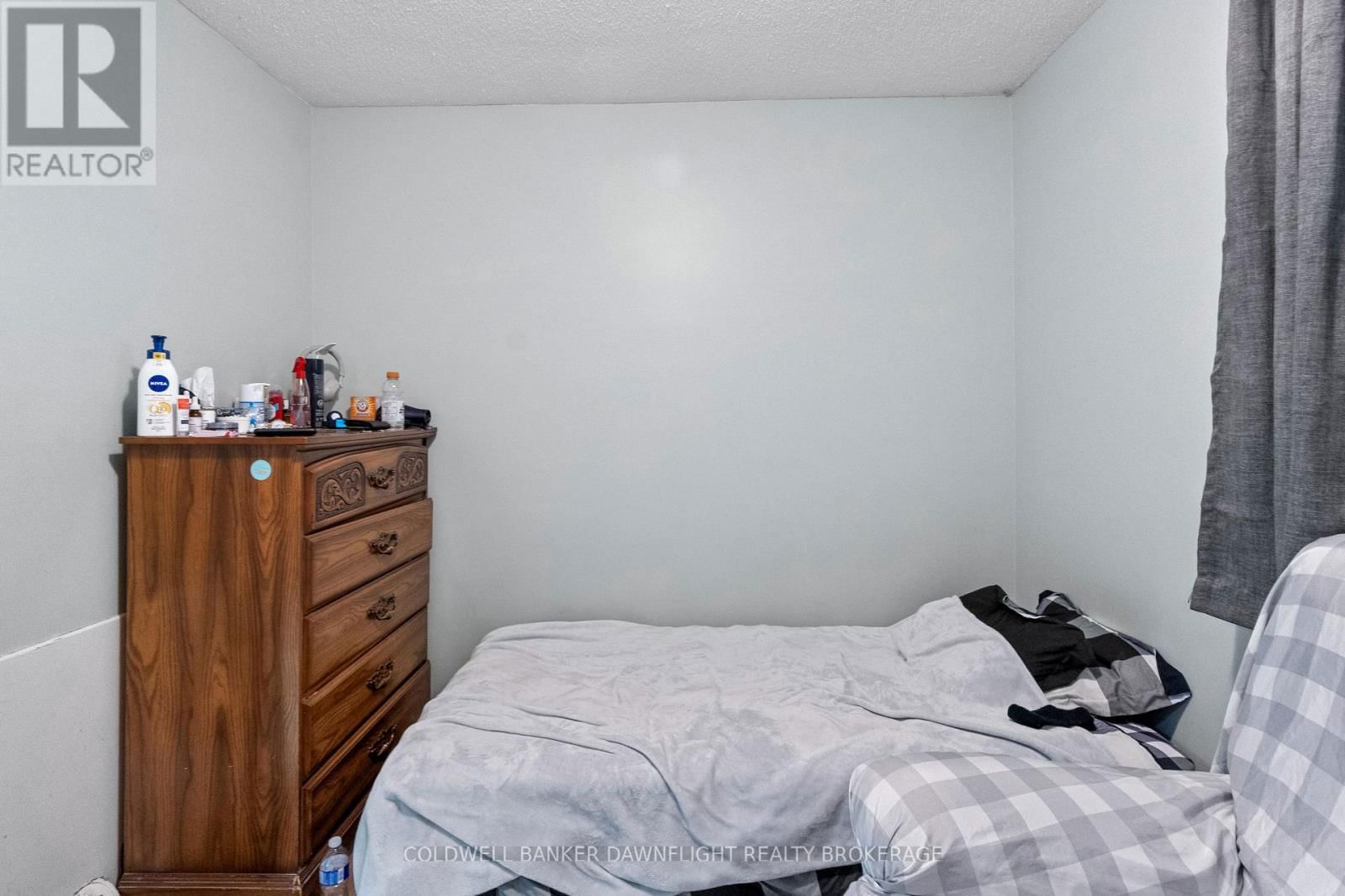 115 PICTON STREET EAST Image 45