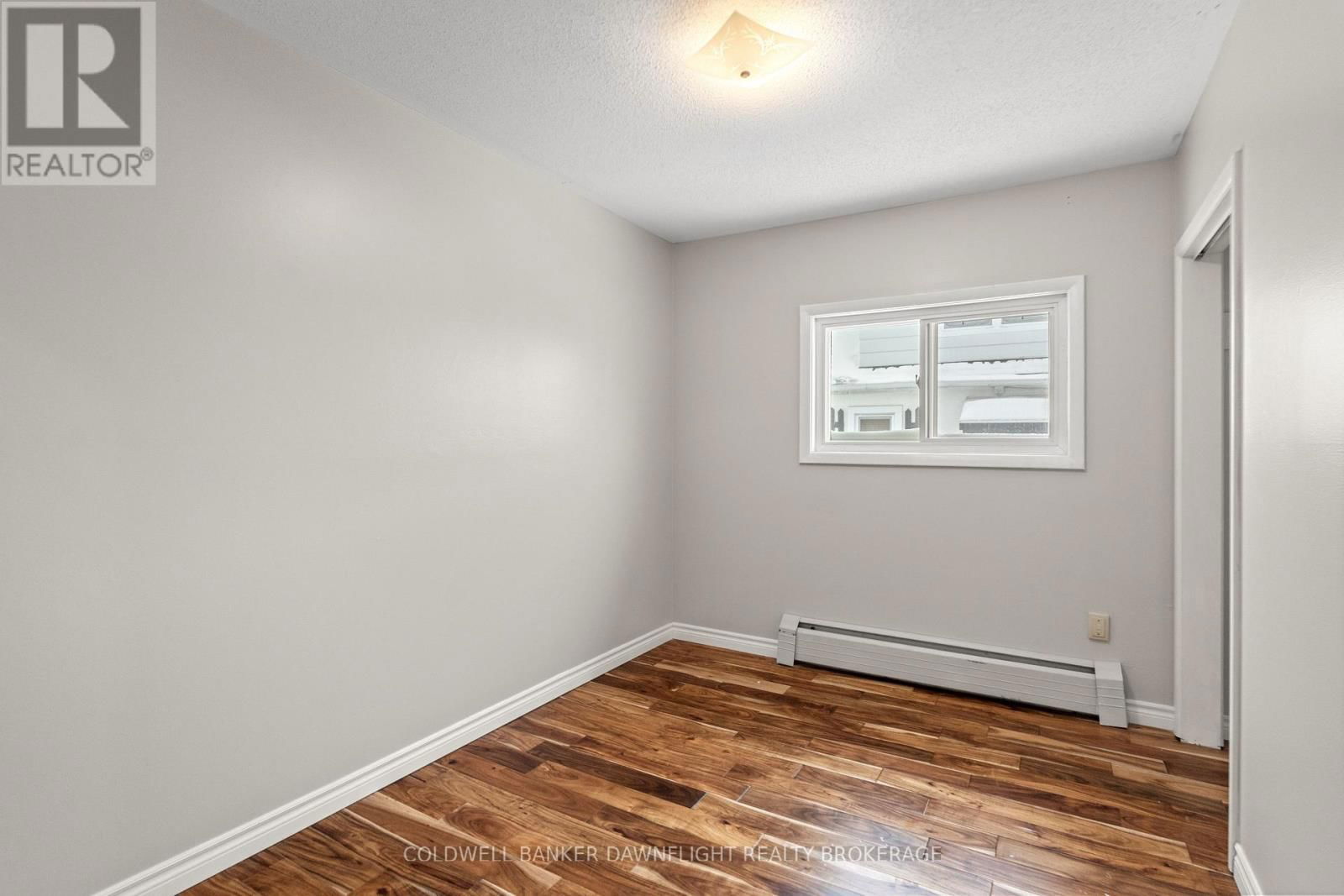 115 PICTON STREET EAST Image 9