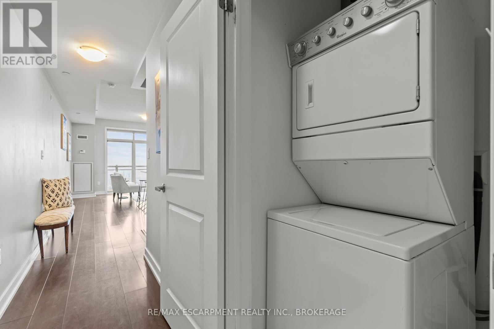 230 - 35 SOUTHSHORE CRESCENT Image 13