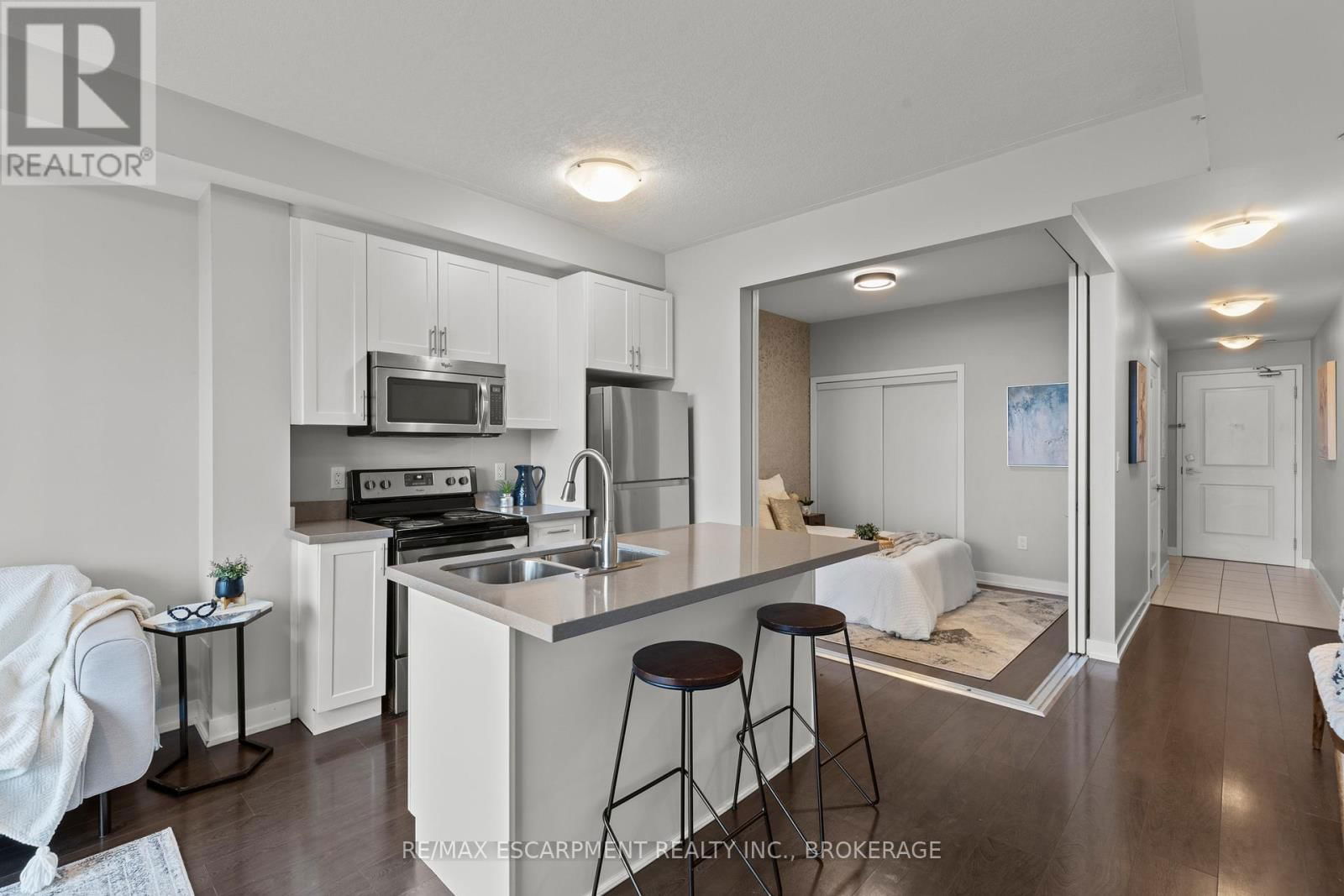230 - 35 SOUTHSHORE CRESCENT Image 4
