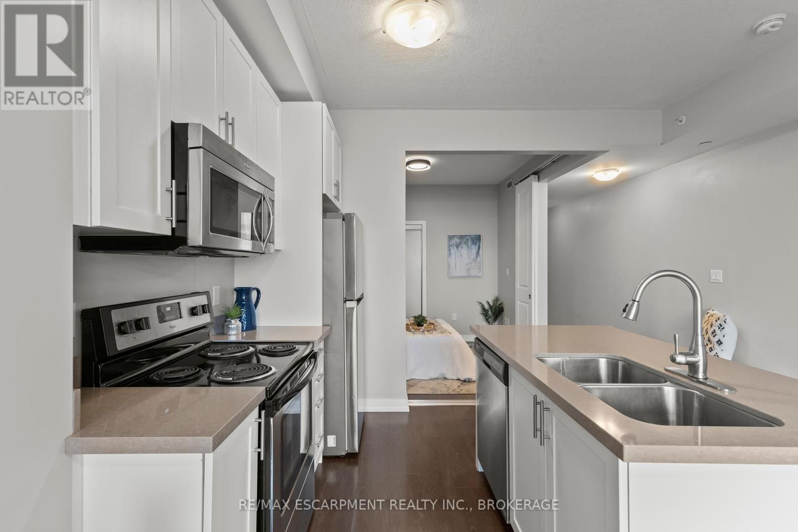 230 - 35 SOUTHSHORE CRESCENT Image 8