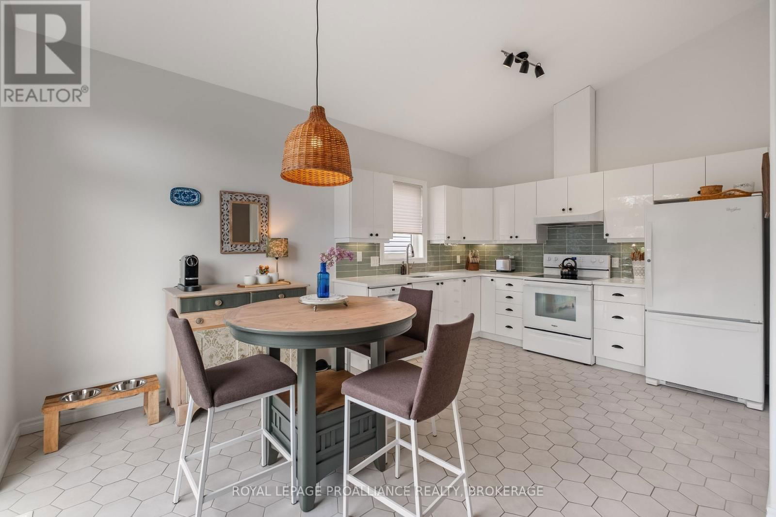 34 SCHOONER DRIVE Image 18